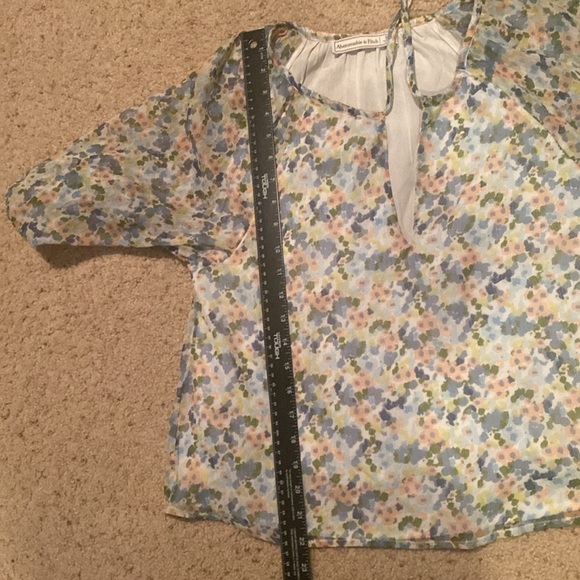 Abercrombie & Fitch Flowy Floral Blouse Sz Small - Picture 9 of 10